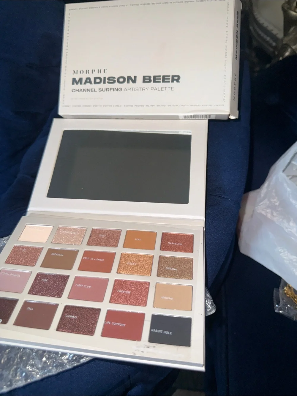 Morphe Madison Beer Channel Surfing Artistry Palette - White Packaging